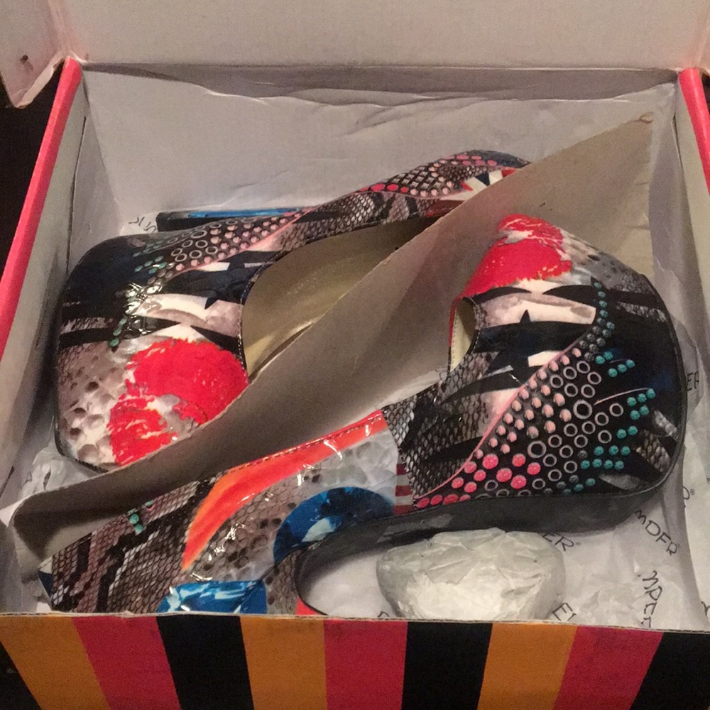 Heels - Picture 2 of 5